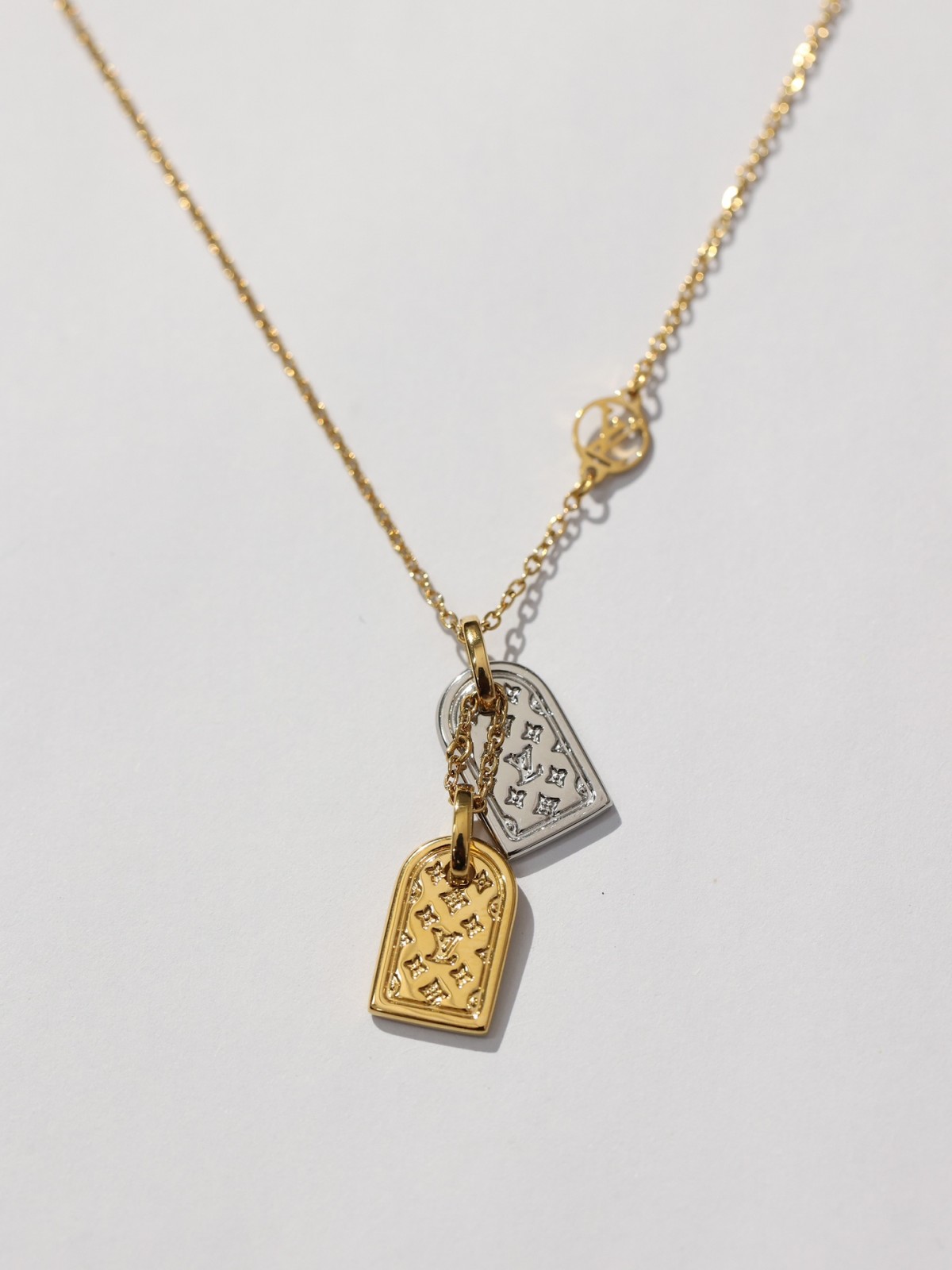 2024 Summer: Shebag M00599 LV PRECIOUS NANOGRAM necklace（2024 July updated）-Best Quality Fake designer Bag Review, Replica designer bag ru