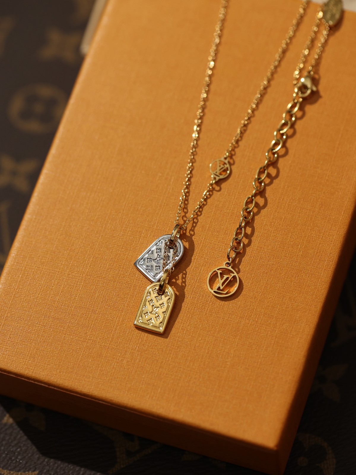 2024 Summer: Shebag M00599 LV PRECIOUS NANOGRAM necklace（2024 July updated）-Best Quality Fake designer Bag Review, Replica designer bag ru