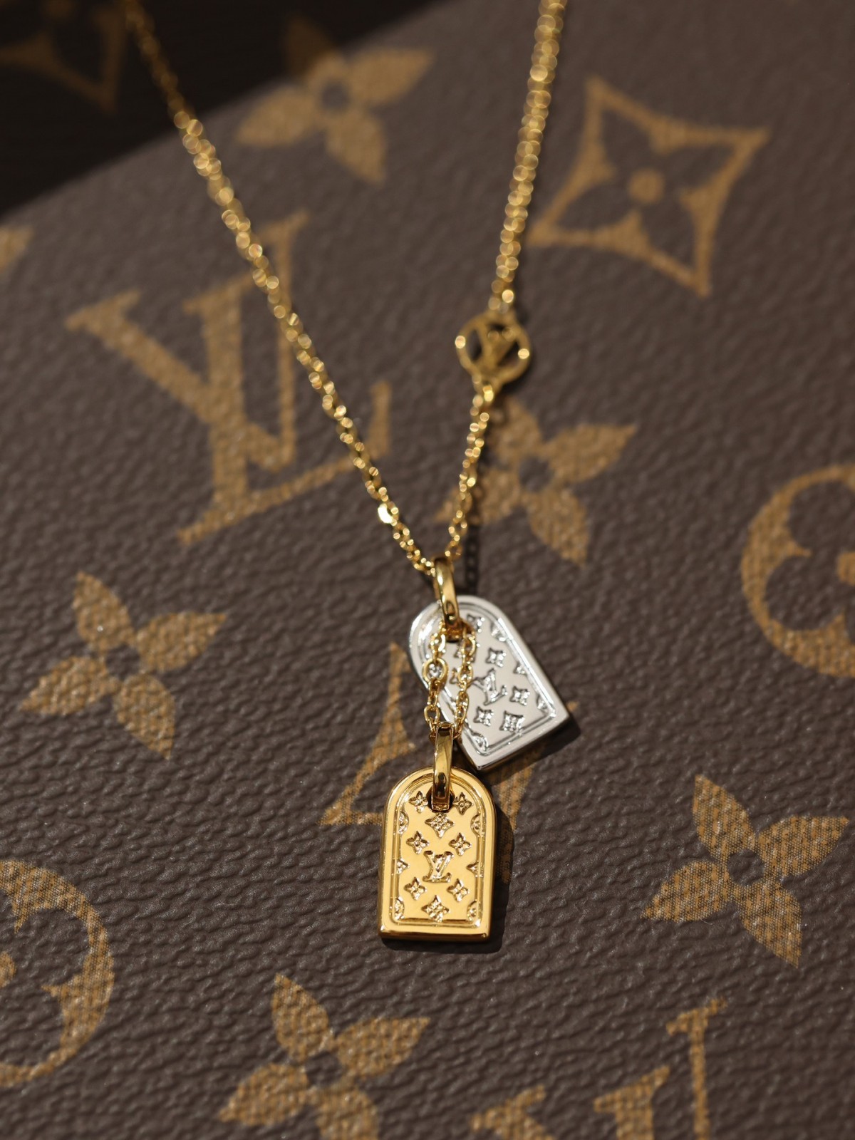 2024 Summer: Shebag M00599 LV PRECIOUS NANOGRAM necklace（2024 July updated）-Best Quality Fake designer Bag Review, Replica designer bag ru