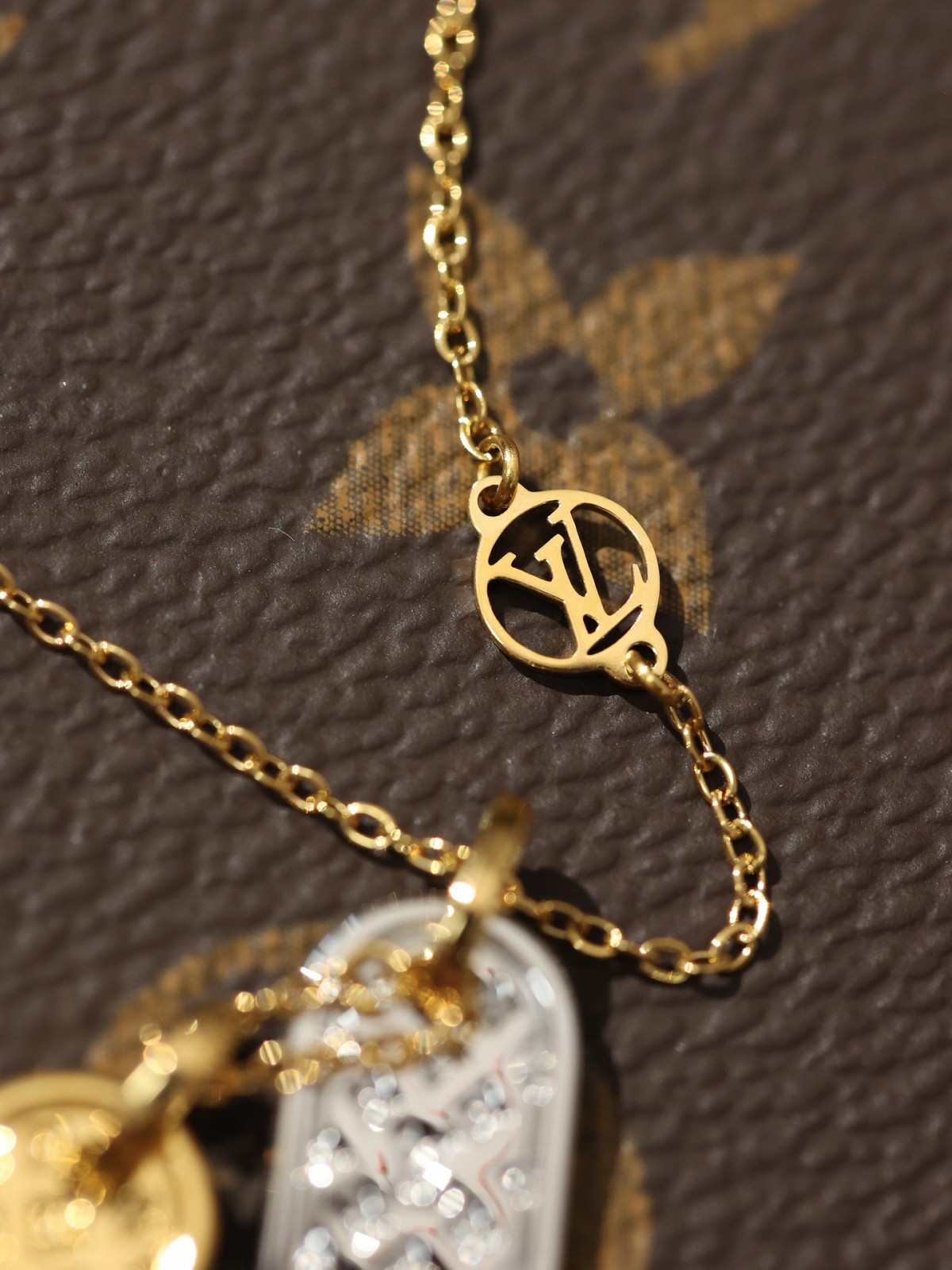 2024 Summer: Shebag M00599 LV PRECIOUS NANOGRAM necklace（2024 July updated）-Best Quality Fake designer Bag Review, Replica designer bag ru