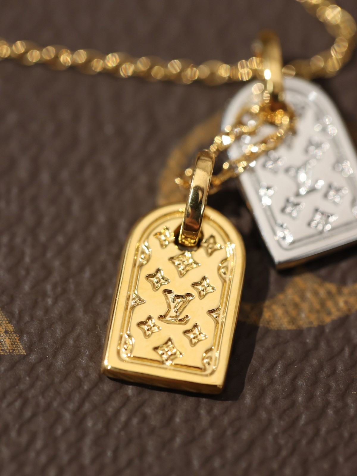 2024 Summer: Shebag M00599 LV PRECIOUS NANOGRAM necklace（2024 July updated）-Best Quality Fake designer Bag Review, Replica designer bag ru