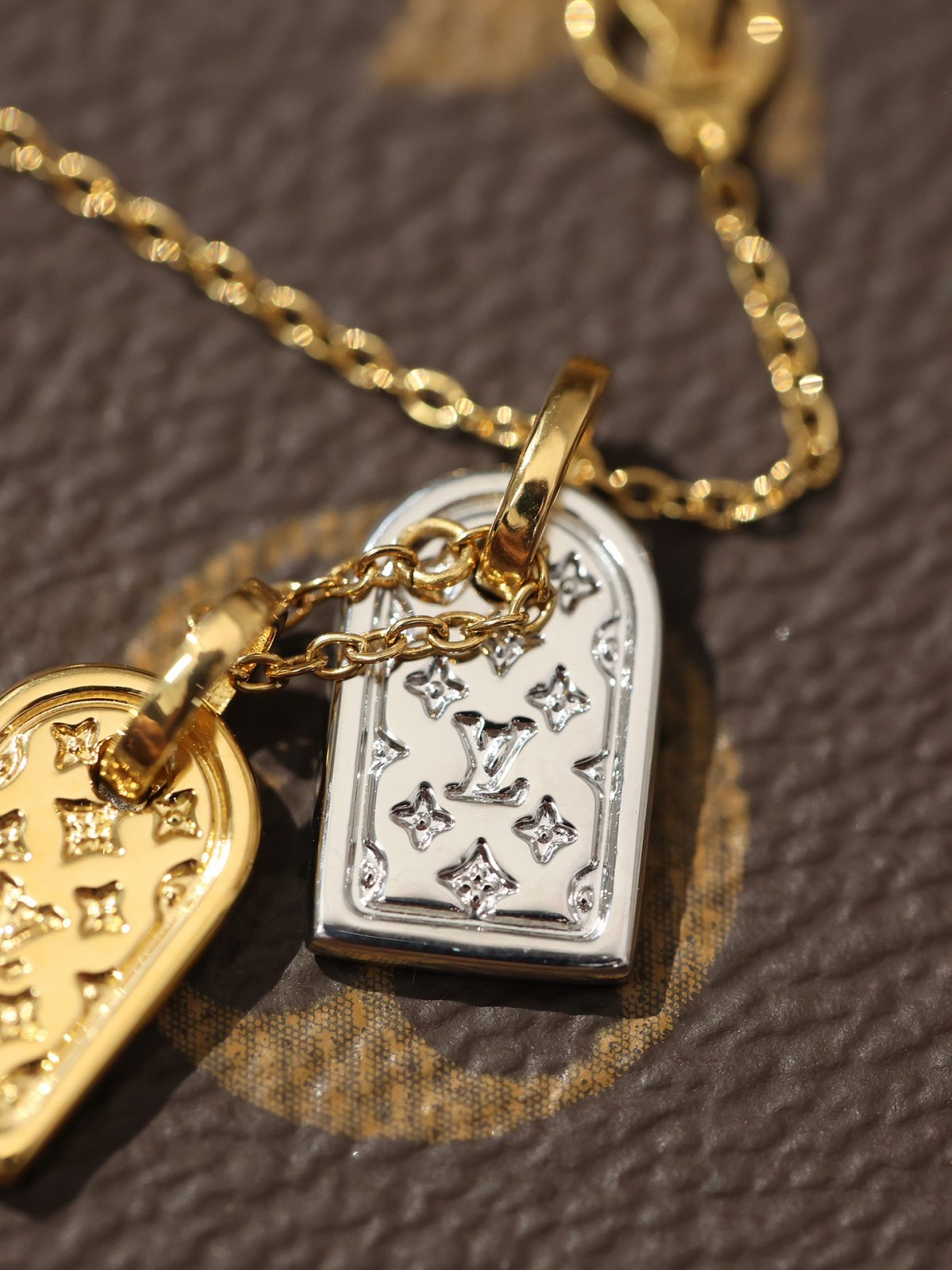 2024 Summer: Shebag M00599 LV PRECIOUS NANOGRAM necklace（2024 July updated）-Best Quality Fake designer Bag Review, Replica designer bag ru