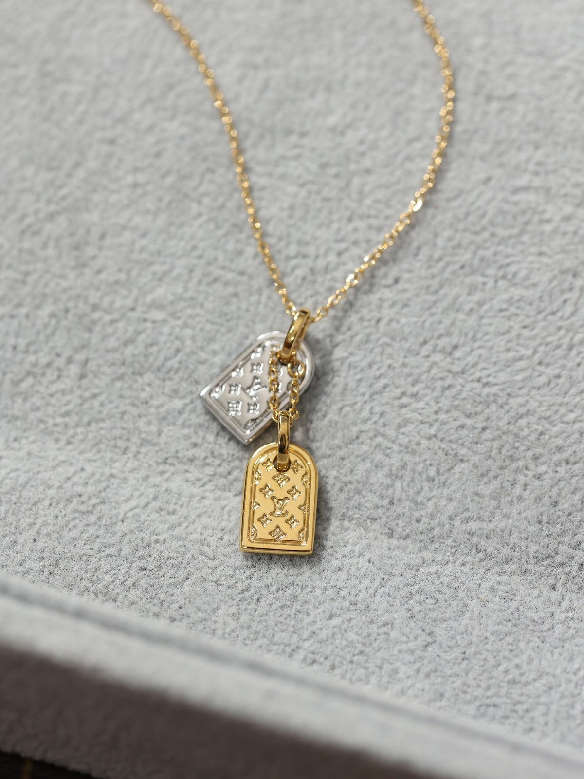 2024 Summer: Shebag M00599 LV PRECIOUS NANOGRAM necklace（2024 July updated）-Best Quality Fake designer Bag Review, Replica designer bag ru