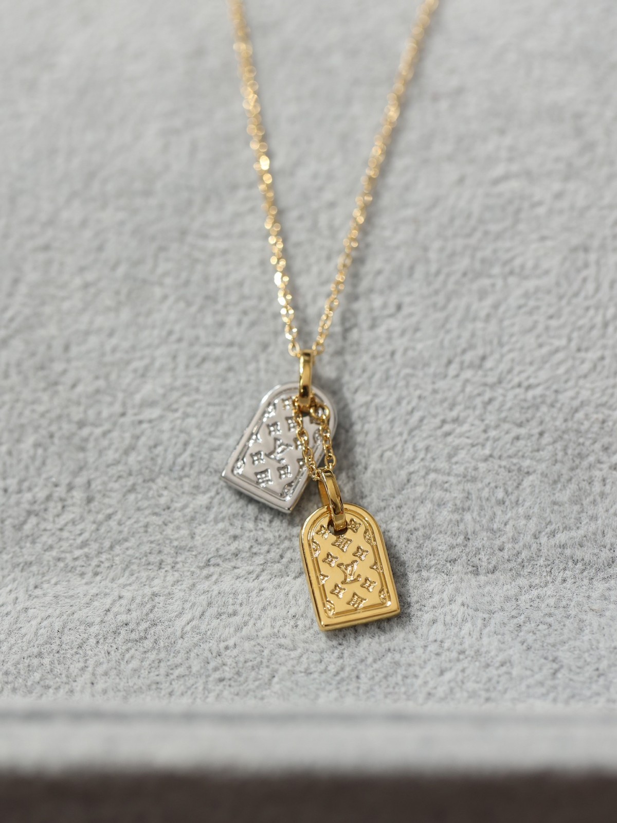 2024 Summer: Shebag M00599 LV PRECIOUS NANOGRAM necklace（2024 July updated）-Best Quality Fake designer Bag Review, Replica designer bag ru