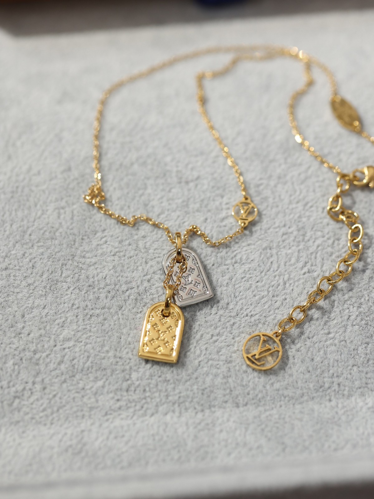 2024 Summer: Shebag M00599 LV PRECIOUS NANOGRAM necklace（2024 July updated）-Best Quality Fake designer Bag Review, Replica designer bag ru