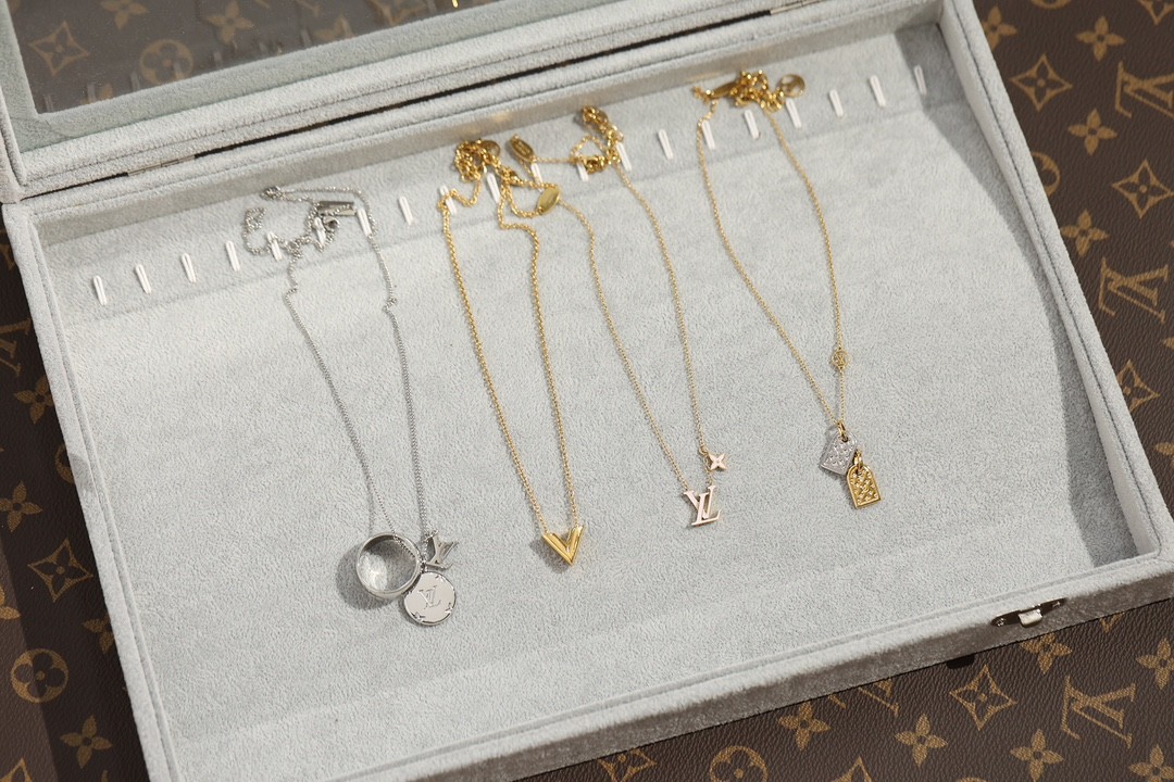 2024 Summer: Shebag M01215 Louis Vuitton Iconic necklace(2024 July updated)-Best Quality Fake designer Bag Review, Replica designer bag ru 2024 Summer: Shebag M01215 Louis Vuitton Iconic necklace(2024 July updated)-Best Quality Fake designer Bag Review, Replica designer bag ru