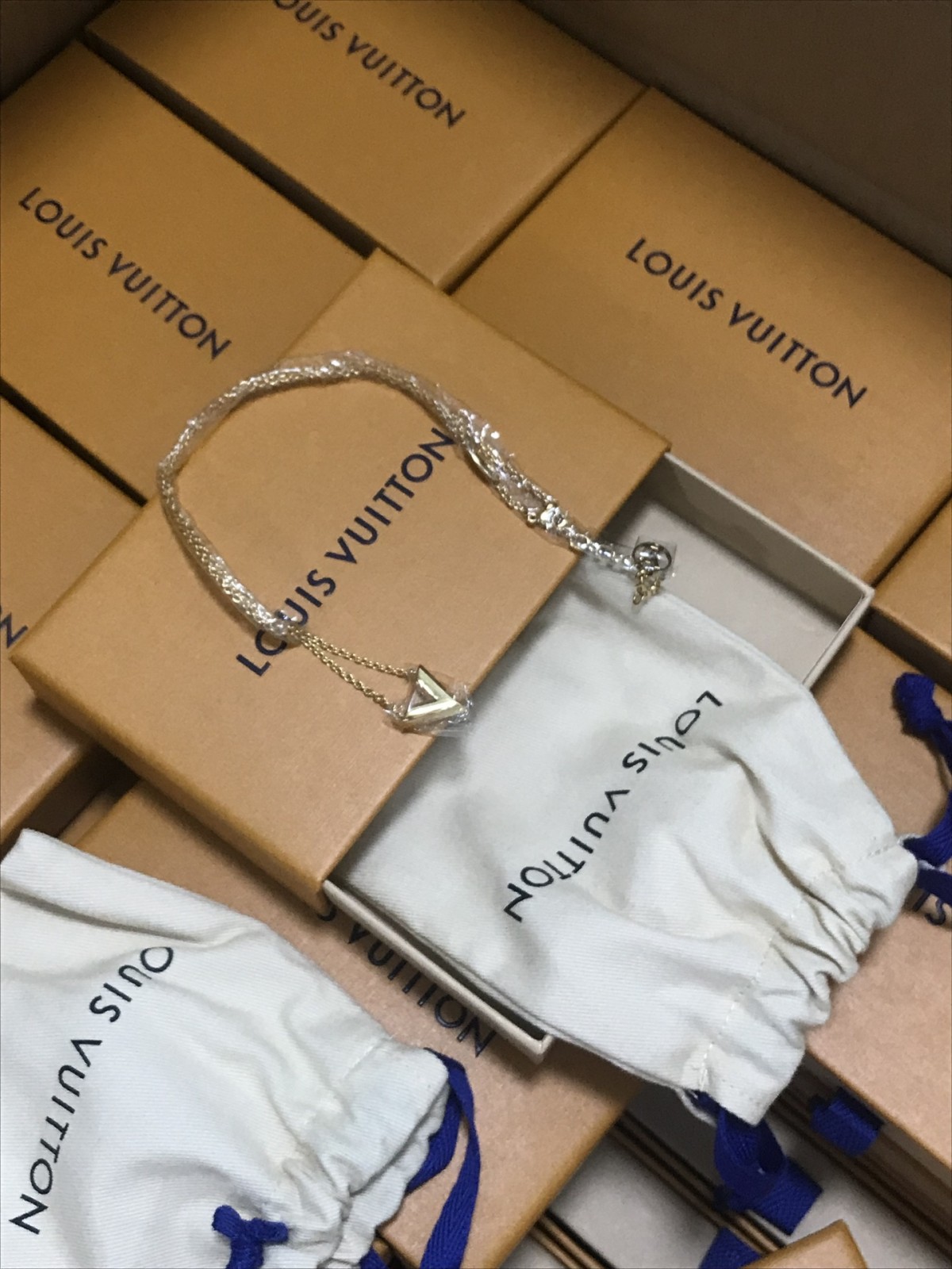 2024 Summer: Shebag M01215 Louis Vuitton Iconic necklace(2024 July updated)-Best Quality Fake designer Bag Review, Replica designer bag ru 2024 Summer: Shebag M01215 Louis Vuitton Iconic necklace(2024 July updated)-Best Quality Fake designer Bag Review, Replica designer bag ru