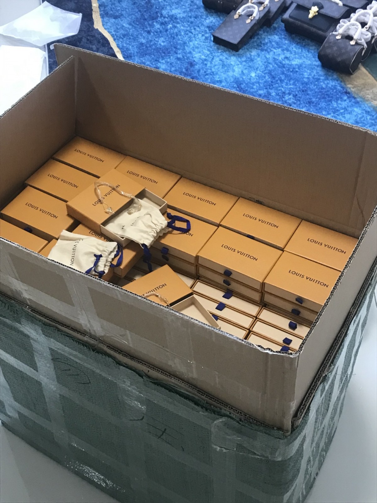2024 Summer: Shebag M01215 Louis Vuitton Iconic necklace(2024 July updated)-Best Quality Fake designer Bag Review, Replica designer bag ru 2024 Summer: Shebag M01215 Louis Vuitton Iconic necklace(2024 July updated)-Best Quality Fake designer Bag Review, Replica designer bag ru