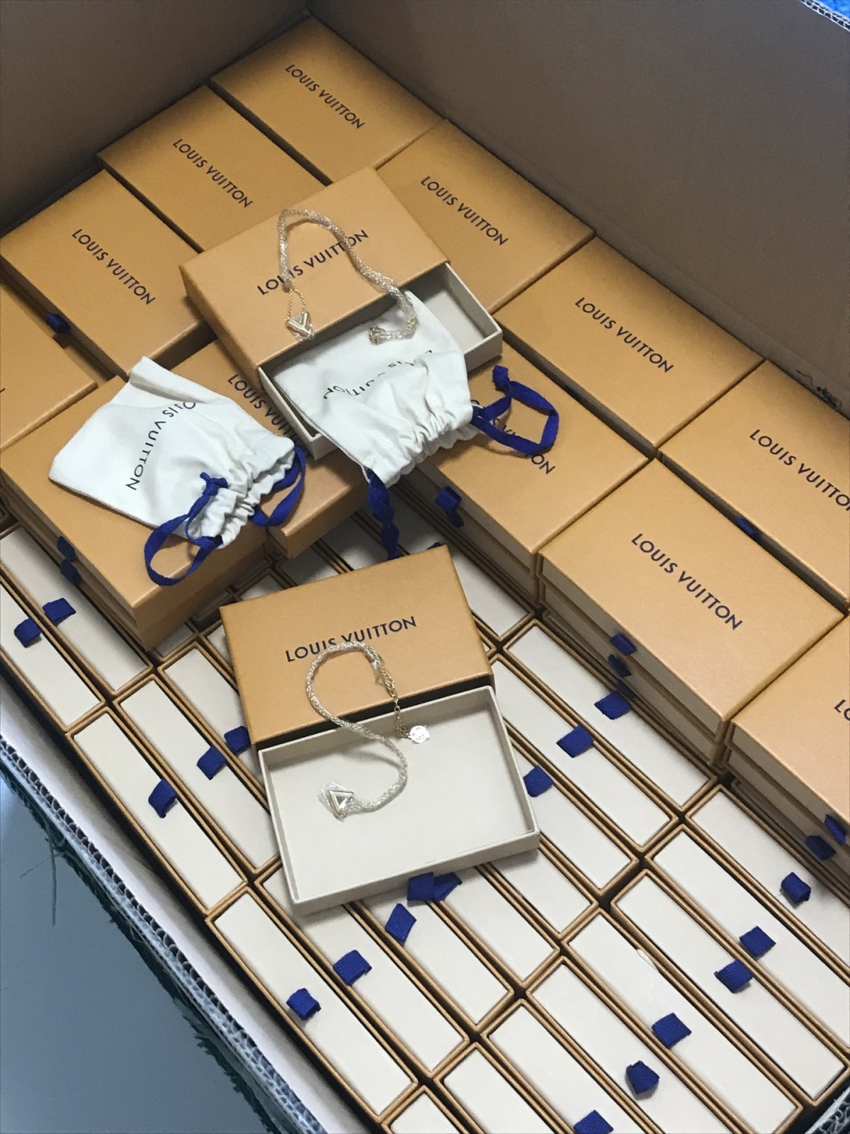 2024 Summer: Shebag M01215 Louis Vuitton Iconic necklace(2024 July updated)-Best Quality Fake designer Bag Review, Replica designer bag ru 2024 Summer: Shebag M01215 Louis Vuitton Iconic necklace(2024 July updated)-Best Quality Fake designer Bag Review, Replica designer bag ru