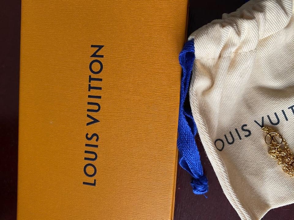 2024 Summer：Shebag Louis Vuitton M61083 ESSENTIAL V necklace gold （2024 July updated）-Best Quality Fake designer Bag Review, Replica designer bag ru