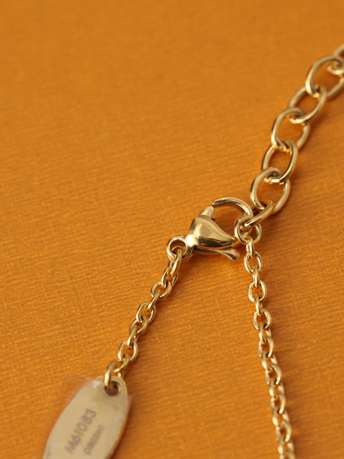 2024 Summer：Shebag Louis Vuitton M61083 ESSENTIAL V necklace gold （2024 July updated）-Best Quality Fake designer Bag Review, Replica designer bag ru