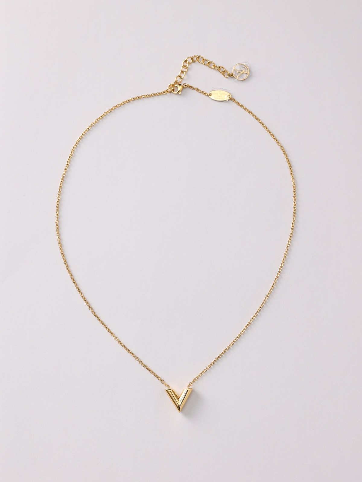 2024 Summer：Shebag Louis Vuitton M61083 ESSENTIAL V necklace gold （2024 July updated）-Best Quality Fake designer Bag Review, Replica designer bag ru