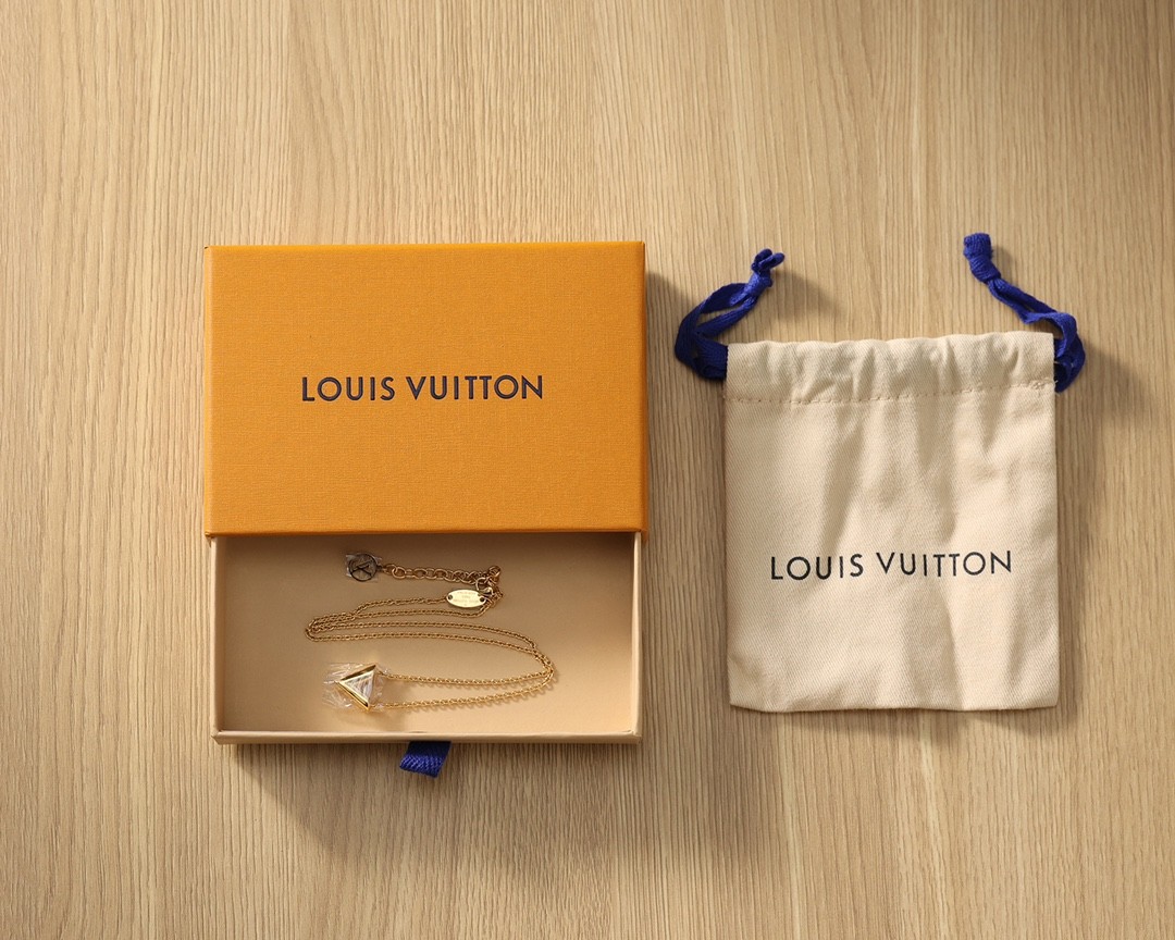2024 Summer：Shebag Louis Vuitton M61083 ESSENTIAL V necklace gold （2024 July updated）-Best Quality Fake designer Bag Review, Replica designer bag ru