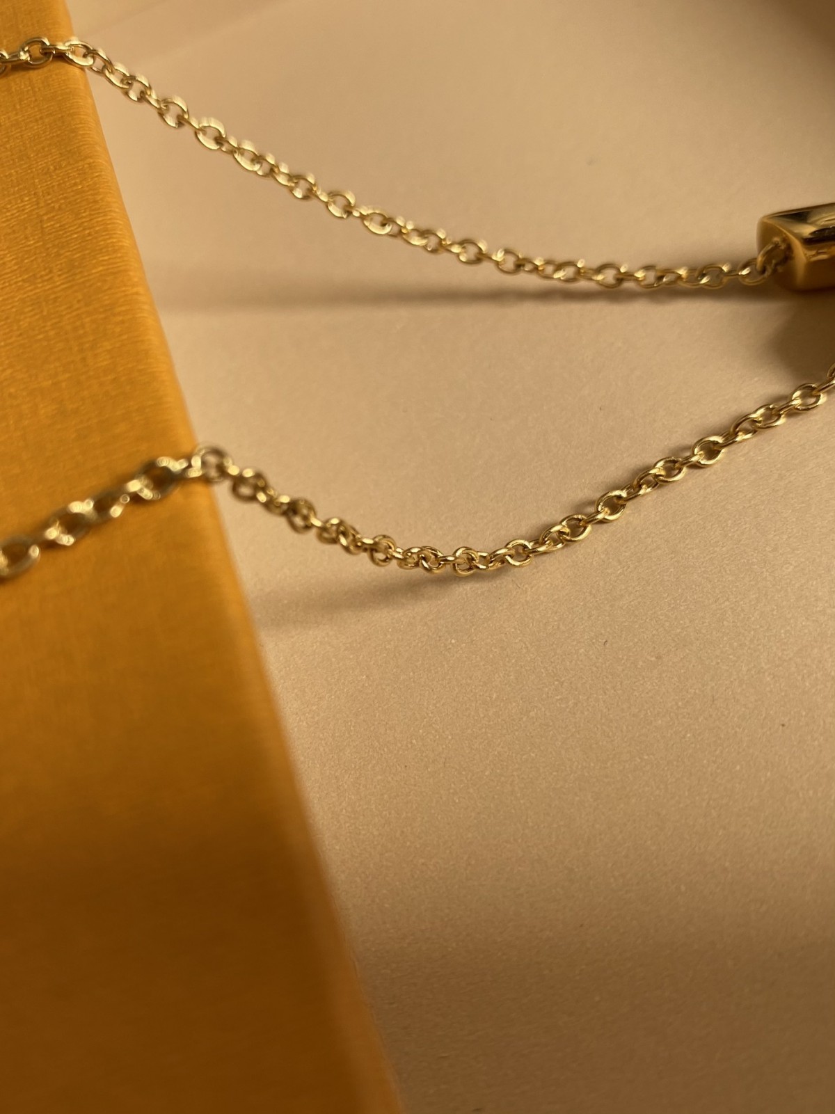 2024 Summer：Shebag Louis Vuitton M61083 ESSENTIAL V necklace gold （2024 July updated）-Best Quality Fake designer Bag Review, Replica designer bag ru