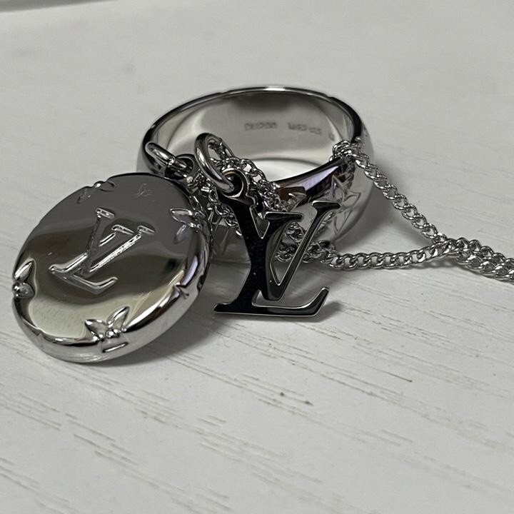 2024 Summer:Shebag Louis Vuitton M62485 MONOGRAM necklace silver(2024 July Updated)-Best Quality Fake designer Bag Review, Replica designer bag ru 2024 Summer:Shebag Louis Vuitton M62485 MONOGRAM necklace silver(2024 July Updated)-Best Quality Fake designer Bag Review, Replica designer bag ru
