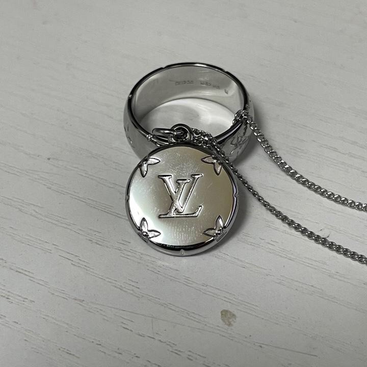 2024 Summer:Shebag Louis Vuitton M62485 MONOGRAM necklace silver(2024 July Updated)-Best Quality Fake designer Bag Review, Replica designer bag ru 2024 Summer:Shebag Louis Vuitton M62485 MONOGRAM necklace silver(2024 July Updated)-Best Quality Fake designer Bag Review, Replica designer bag ru