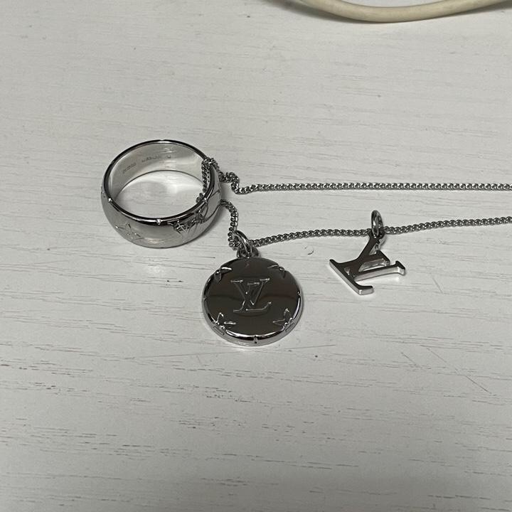 2024 Summer:Shebag Louis Vuitton M62485 MONOGRAM necklace silver(2024 July Updated)-Best Quality Fake designer Bag Review, Replica designer bag ru 2024 Summer:Shebag Louis Vuitton M62485 MONOGRAM necklace silver(2024 July Updated)-Best Quality Fake designer Bag Review, Replica designer bag ru