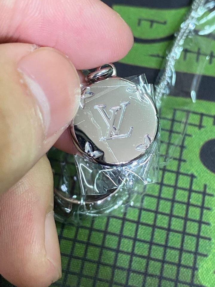 2024 Summer:Shebag Louis Vuitton M62485 MONOGRAM necklace silver(2024 July Updated)-Best Quality Fake designer Bag Review, Replica designer bag ru 2024 Summer:Shebag Louis Vuitton M62485 MONOGRAM necklace silver(2024 July Updated)-Best Quality Fake designer Bag Review, Replica designer bag ru