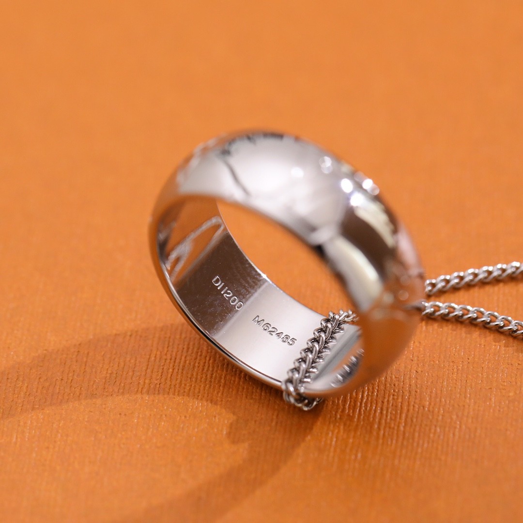 2024 Summer:Shebag Louis Vuitton M62485 MONOGRAM necklace silver(2024 July Updated)-Best Quality Fake designer Bag Review, Replica designer bag ru 2024 Summer:Shebag Louis Vuitton M62485 MONOGRAM necklace silver(2024 July Updated)-Best Quality Fake designer Bag Review, Replica designer bag ru