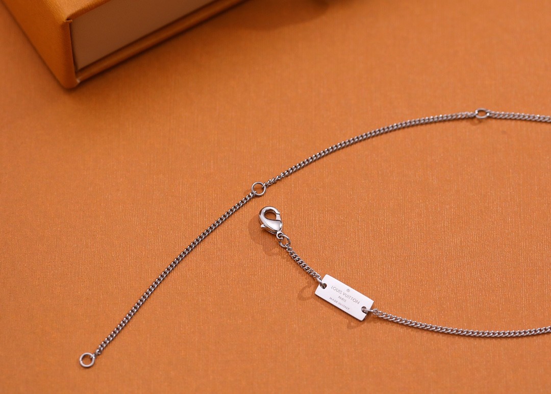 2024 Summer:Shebag Louis Vuitton M62485 MONOGRAM necklace silver(2024 July Updated)-Best Quality Fake designer Bag Review, Replica designer bag ru 2024 Summer:Shebag Louis Vuitton M62485 MONOGRAM necklace silver(2024 July Updated)-Best Quality Fake designer Bag Review, Replica designer bag ru