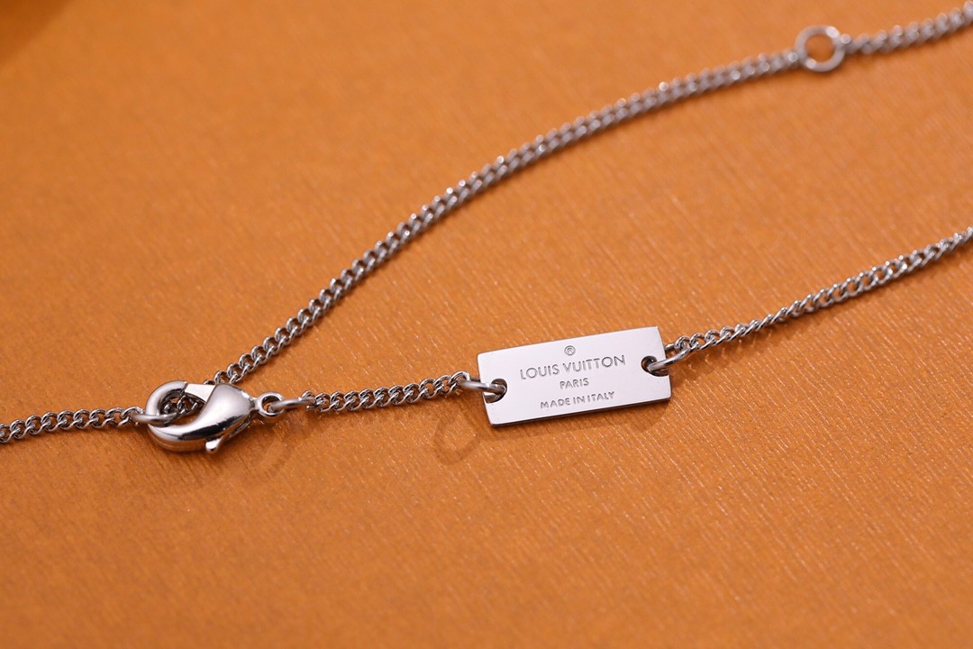 2024 Summer:Shebag Louis Vuitton M62485 MONOGRAM necklace silver(2024 July Updated)-Best Quality Fake designer Bag Review, Replica designer bag ru 2024 Summer:Shebag Louis Vuitton M62485 MONOGRAM necklace silver(2024 July Updated)-Best Quality Fake designer Bag Review, Replica designer bag ru