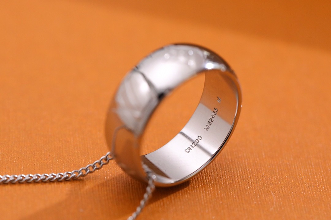 2024 Summer:Shebag Louis Vuitton M62485 MONOGRAM necklace silver(2024 July Updated)-Best Quality Fake designer Bag Review, Replica designer bag ru 2024 Summer:Shebag Louis Vuitton M62485 MONOGRAM necklace silver(2024 July Updated)-Best Quality Fake designer Bag Review, Replica designer bag ru