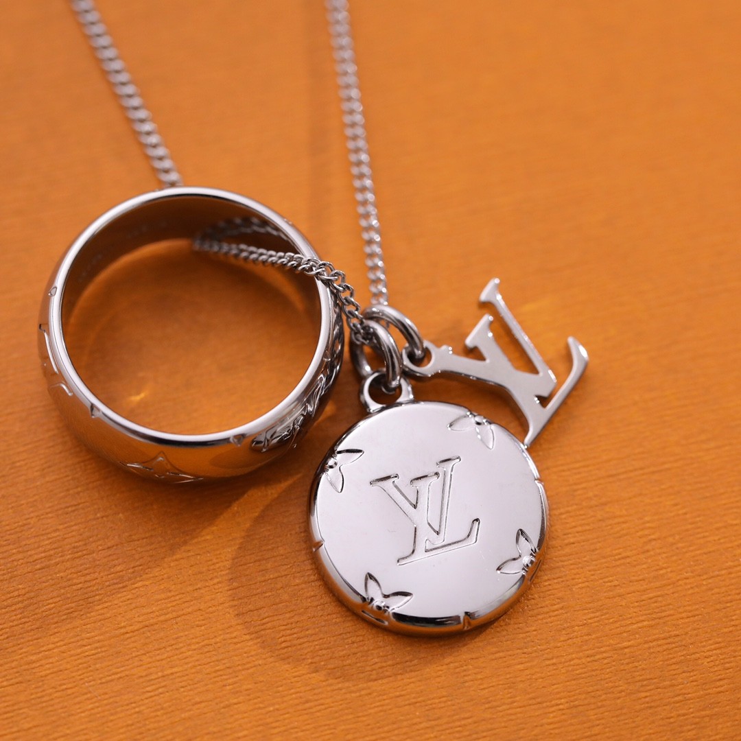 2024 Summer:Shebag Louis Vuitton M62485 MONOGRAM necklace silver(2024 July Updated)-Best Quality Fake designer Bag Review, Replica designer bag ru 2024 Summer:Shebag Louis Vuitton M62485 MONOGRAM necklace silver(2024 July Updated)-Best Quality Fake designer Bag Review, Replica designer bag ru