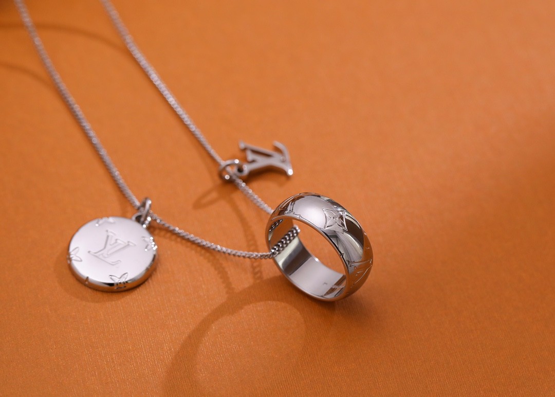 2024 Summer:Shebag Louis Vuitton M62485 MONOGRAM necklace silver(2024 July Updated)-Best Quality Fake designer Bag Review, Replica designer bag ru 2024 Summer:Shebag Louis Vuitton M62485 MONOGRAM necklace silver(2024 July Updated)-Best Quality Fake designer Bag Review, Replica designer bag ru