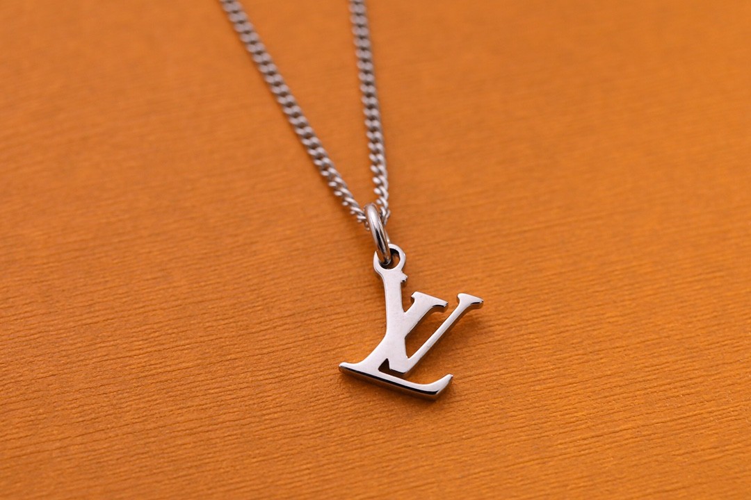 2024 Summer:Shebag Louis Vuitton M62485 MONOGRAM necklace silver(2024 July Updated)-Best Quality Fake designer Bag Review, Replica designer bag ru 2024 Summer:Shebag Louis Vuitton M62485 MONOGRAM necklace silver(2024 July Updated)-Best Quality Fake designer Bag Review, Replica designer bag ru