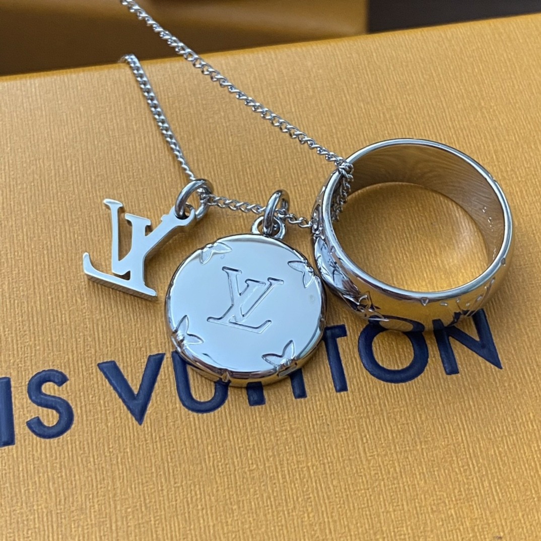 2024 Summer:Shebag Louis Vuitton M62485 MONOGRAM necklace silver(2024 July Updated)-Best Quality Fake designer Bag Review, Replica designer bag ru 2024 Summer:Shebag Louis Vuitton M62485 MONOGRAM necklace silver(2024 July Updated)-Best Quality Fake designer Bag Review, Replica designer bag ru