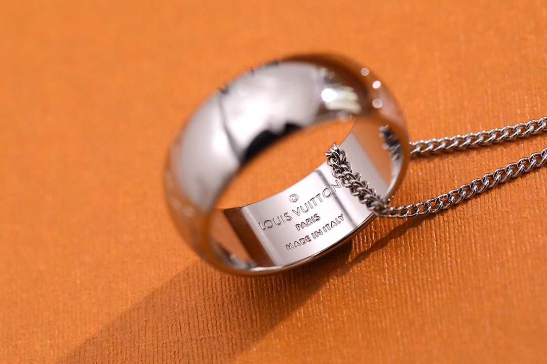 2024 Summer:Shebag Louis Vuitton M62485 MONOGRAM necklace silver(2024 July Updated)-Best Quality Fake designer Bag Review, Replica designer bag ru 2024 Summer:Shebag Louis Vuitton M62485 MONOGRAM necklace silver(2024 July Updated)-Best Quality Fake designer Bag Review, Replica designer bag ru