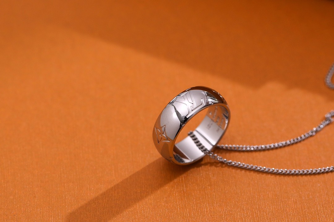 2024 Summer:Shebag Louis Vuitton M62485 MONOGRAM necklace silver(2024 July Updated)-Best Quality Fake designer Bag Review, Replica designer bag ru 2024 Summer:Shebag Louis Vuitton M62485 MONOGRAM necklace silver(2024 July Updated)-Best Quality Fake designer Bag Review, Replica designer bag ru