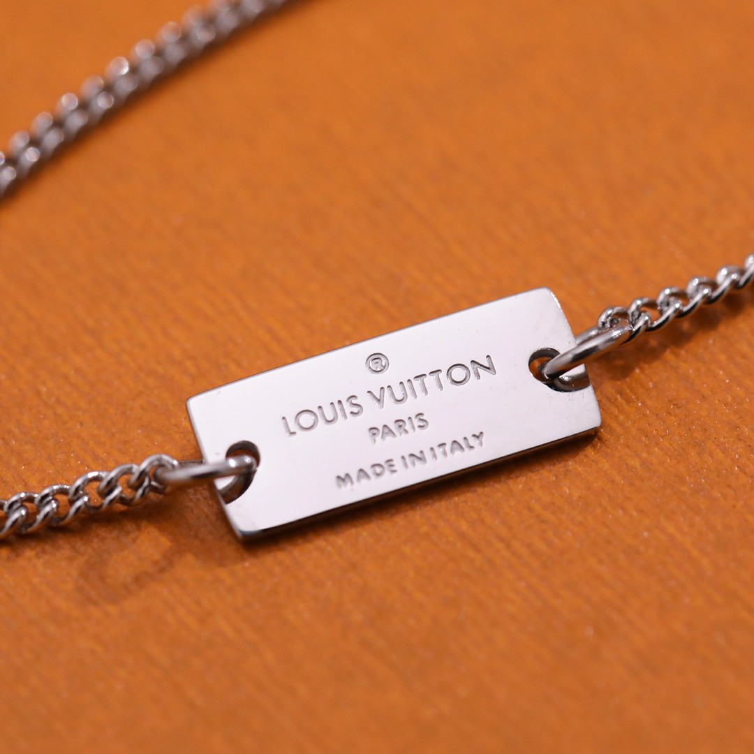 2024 Summer:Shebag Louis Vuitton M62485 MONOGRAM necklace silver(2024 July Updated)-Best Quality Fake designer Bag Review, Replica designer bag ru 2024 Summer:Shebag Louis Vuitton M62485 MONOGRAM necklace silver(2024 July Updated)-Best Quality Fake designer Bag Review, Replica designer bag ru