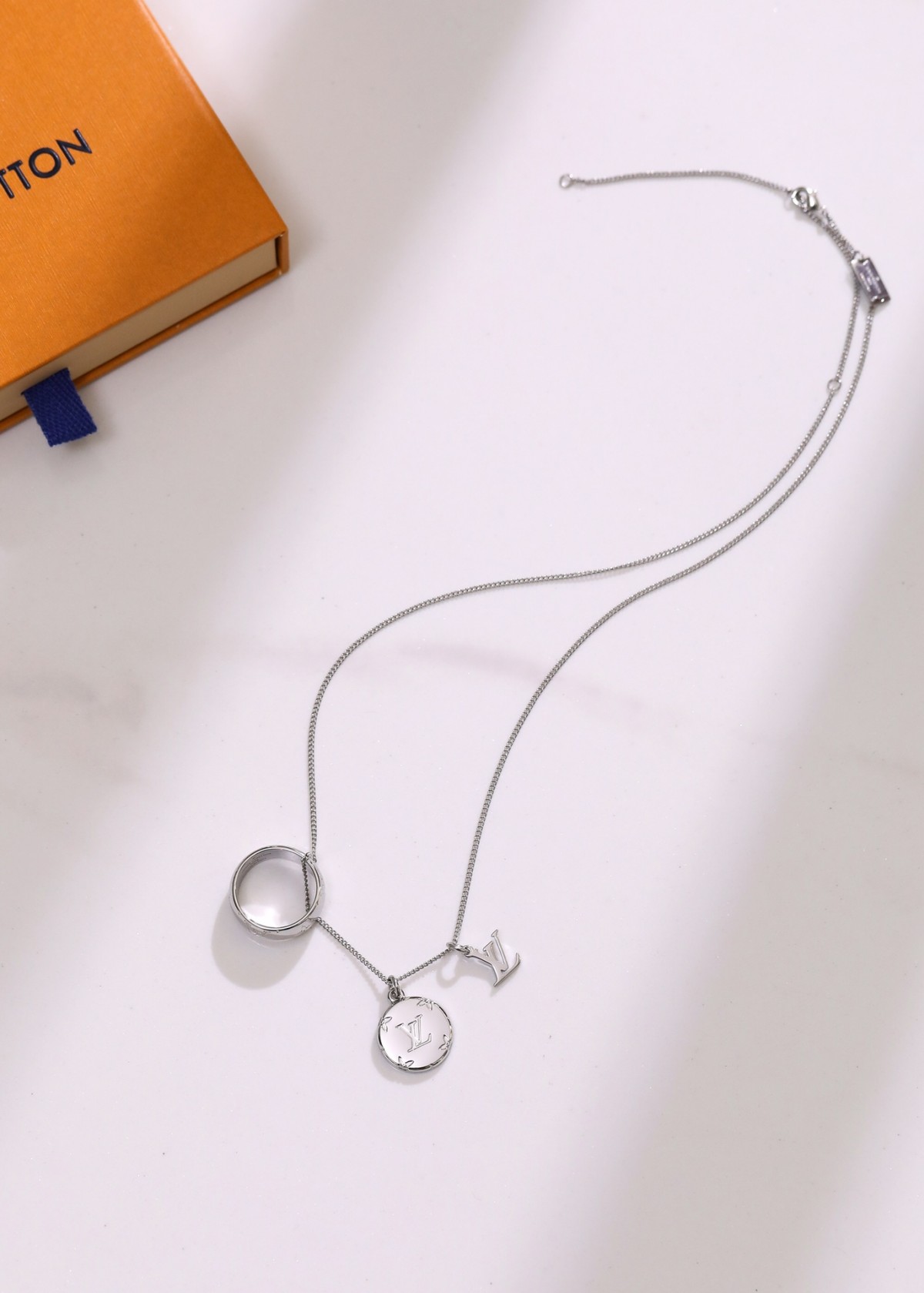 2024 Summer:Shebag Louis Vuitton M62485 MONOGRAM necklace silver(2024 July Updated)-Best Quality Fake designer Bag Review, Replica designer bag ru 2024 Summer:Shebag Louis Vuitton M62485 MONOGRAM necklace silver(2024 July Updated)-Best Quality Fake designer Bag Review, Replica designer bag ru