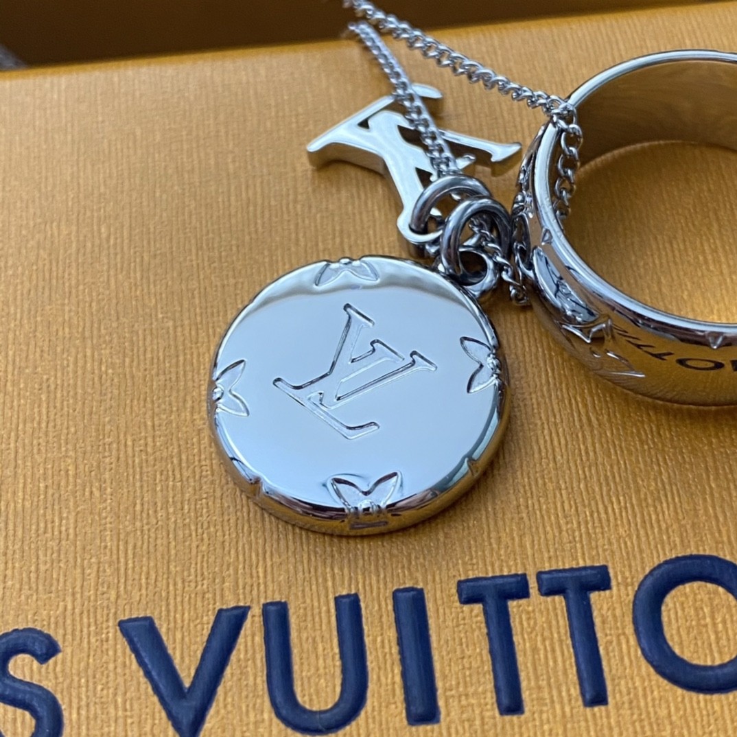 2024 Summer:Shebag Louis Vuitton M62485 MONOGRAM necklace silver(2024 July Updated)-Best Quality Fake designer Bag Review, Replica designer bag ru 2024 Summer:Shebag Louis Vuitton M62485 MONOGRAM necklace silver(2024 July Updated)-Best Quality Fake designer Bag Review, Replica designer bag ru