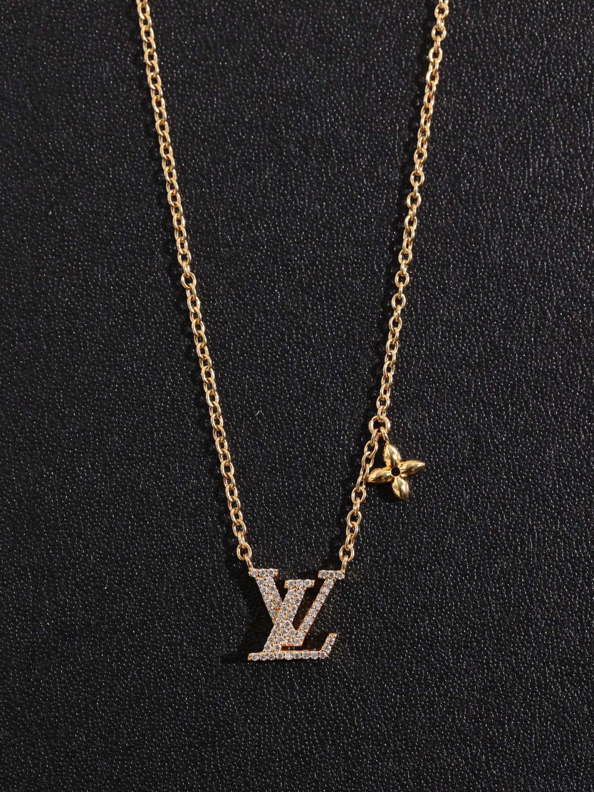 2024 Summer:Shebag M00596 LV Iconic necklace (2024 July updated)-Best Quality Fake designer Bag Review, Replica designer bag ru 2024 Summer:Shebag M00596 LV Iconic necklace (2024 July updated)-Best Quality Fake designer Bag Review, Replica designer bag ru