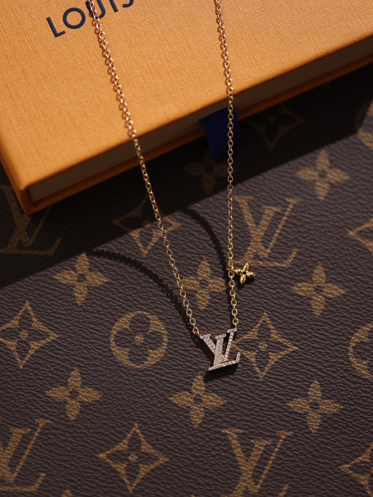 2024 Summer:Shebag M00596 LV Iconic necklace (2024 July updated)-Best Quality Fake designer Bag Review, Replica designer bag ru 2024 Summer:Shebag M00596 LV Iconic necklace (2024 July updated)-Best Quality Fake designer Bag Review, Replica designer bag ru