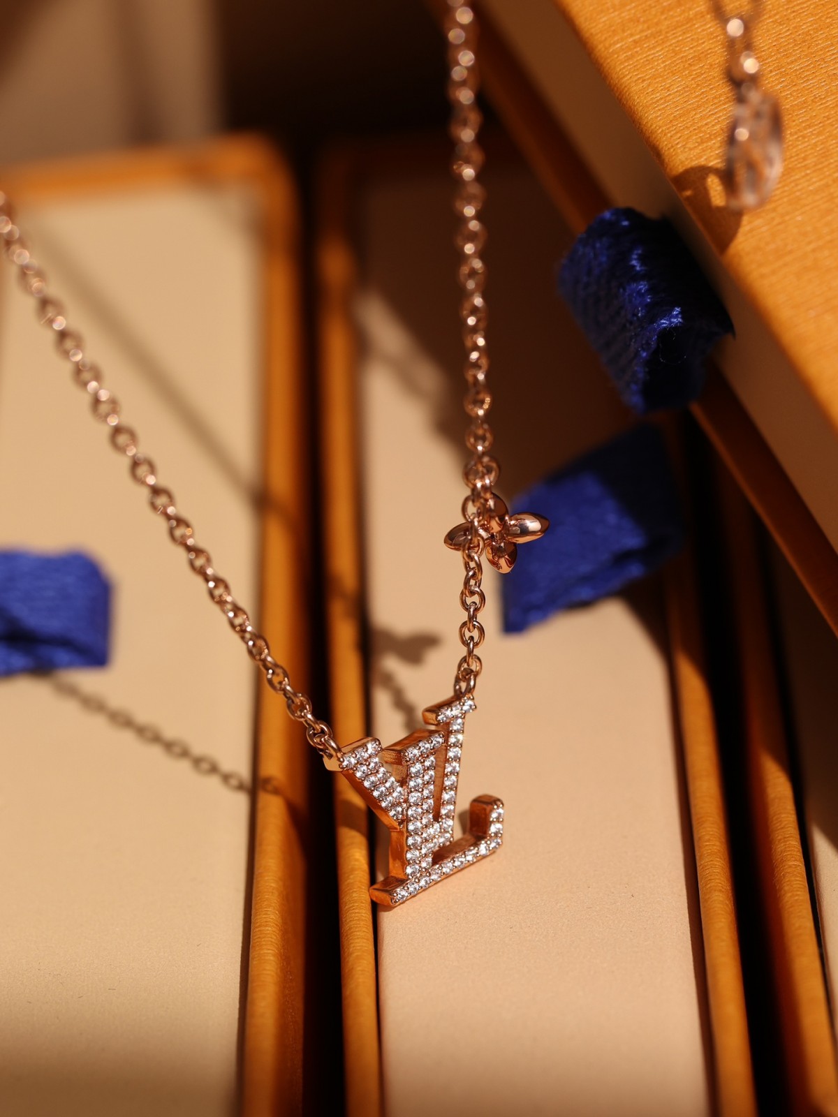 2024 Summer:Shebag M00596 LV Iconic necklace (2024 July updated)-Best Quality Fake designer Bag Review, Replica designer bag ru 2024 Summer:Shebag M00596 LV Iconic necklace (2024 July updated)-Best Quality Fake designer Bag Review, Replica designer bag ru