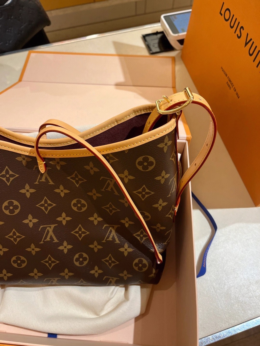 Shebag Louis Vuitton Carry all small M46203 collection(2024 Aug updated)-Best Quality Fake designer Bag Review, Replica designer bag ru Shebag Louis Vuitton Carry all small M46203 collection(2024 Aug updated)-Best Quality Fake designer Bag Review, Replica designer bag ru