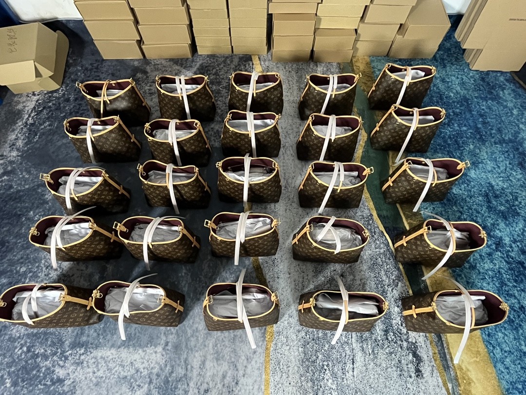 Shebag Louis Vuitton Carry all small M46203 collection(2024 Aug updated)-Best Quality Fake designer Bag Review, Replica designer bag ru Shebag Louis Vuitton Carry all small M46203 collection(2024 Aug updated)-Best Quality Fake designer Bag Review, Replica designer bag ru