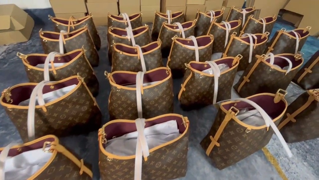 Shebag Louis Vuitton Carry all small M46203 collection(2024 Aug updated)-Best Quality Fake designer Bag Review, Replica designer bag ru Shebag Louis Vuitton Carry all small M46203 collection(2024 Aug updated)-Best Quality Fake designer Bag Review, Replica designer bag ru