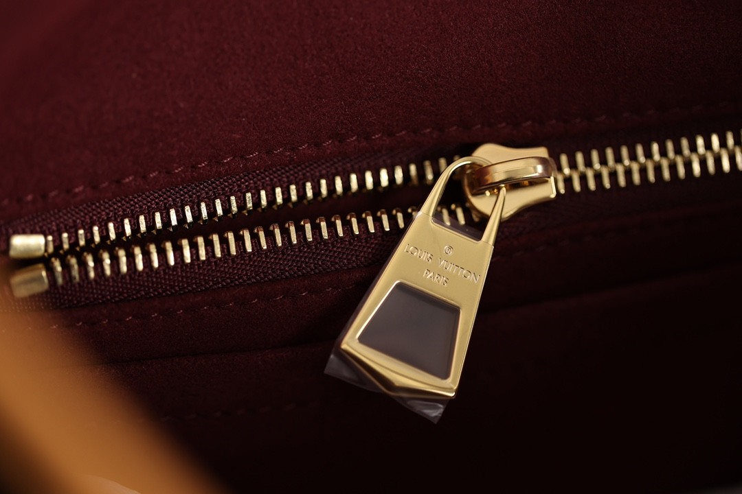 Shebag Louis Vuitton Carry all small M46203 collection(2024 Aug updated)-Best Quality Fake designer Bag Review, Replica designer bag ru Shebag Louis Vuitton Carry all small M46203 collection(2024 Aug updated)-Best Quality Fake designer Bag Review, Replica designer bag ru