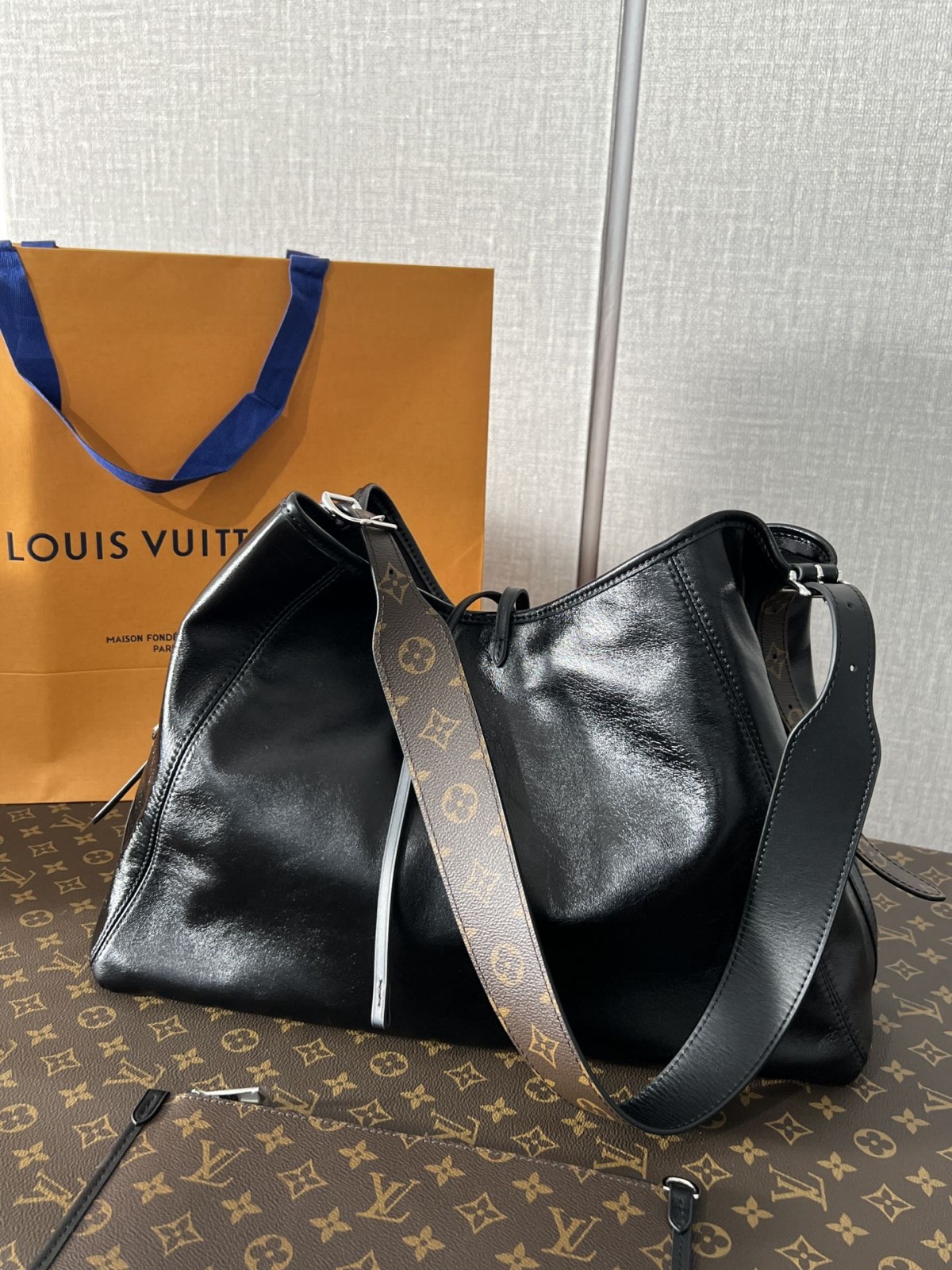 Shebag Louis Vuitton M25143 CARRYALL DARK medium size full review over 300 photos (2024 Sep updated )-Best Quality Fake designer Bag Review, Replica designer bag ru Shebag Louis Vuitton M25143 CARRYALL DARK medium size full review over 300 photos (2024 Sep updated )-Best Quality Fake designer Bag Review, Replica designer bag ru
