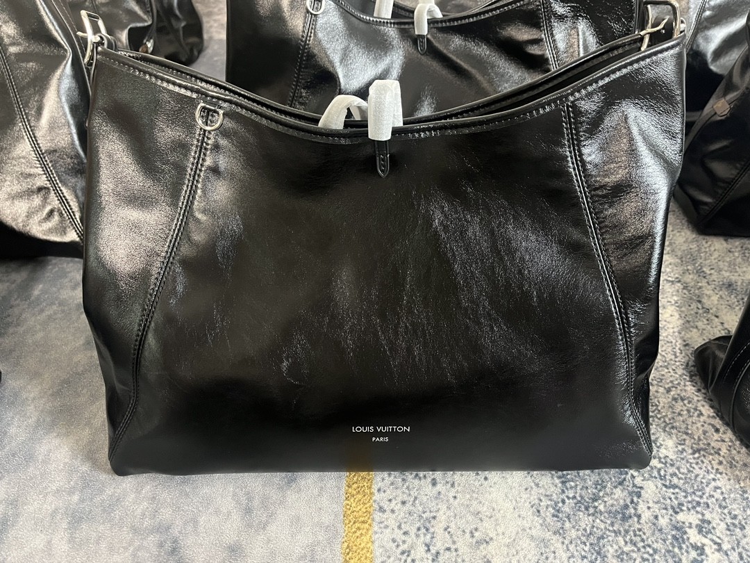 Shebag Louis Vuitton M25143 CARRYALL DARK medium size full review over 300 photos (2024 Sep updated )-Best Quality Fake designer Bag Review, Replica designer bag ru Shebag Louis Vuitton M25143 CARRYALL DARK medium size full review over 300 photos (2024 Sep updated )-Best Quality Fake designer Bag Review, Replica designer bag ru