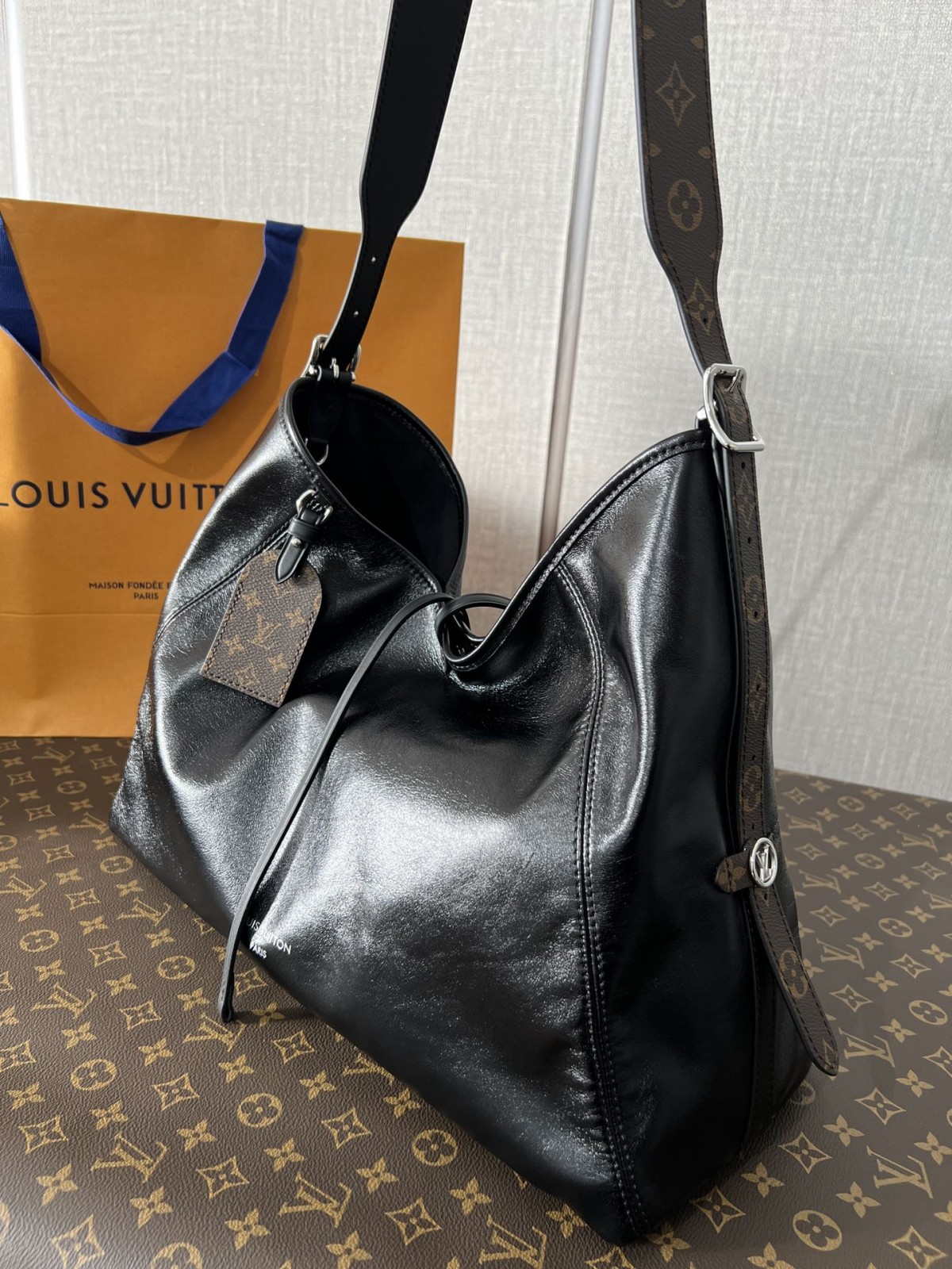 Shebag Louis Vuitton M25143 CARRYALL DARK medium size full review over 300 photos (2024 Sep updated )-Best Quality Fake designer Bag Review, Replica designer bag ru Shebag Louis Vuitton M25143 CARRYALL DARK medium size full review over 300 photos (2024 Sep updated )-Best Quality Fake designer Bag Review, Replica designer bag ru