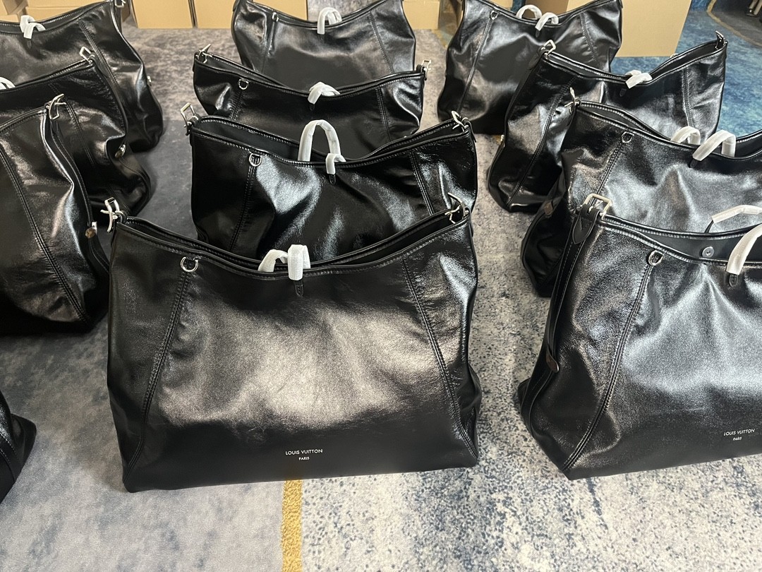Shebag Louis Vuitton M25143 CARRYALL DARK medium size full review over 300 photos (2024 Sep updated )-Best Quality Fake designer Bag Review, Replica designer bag ru Shebag Louis Vuitton M25143 CARRYALL DARK medium size full review over 300 photos (2024 Sep updated )-Best Quality Fake designer Bag Review, Replica designer bag ru