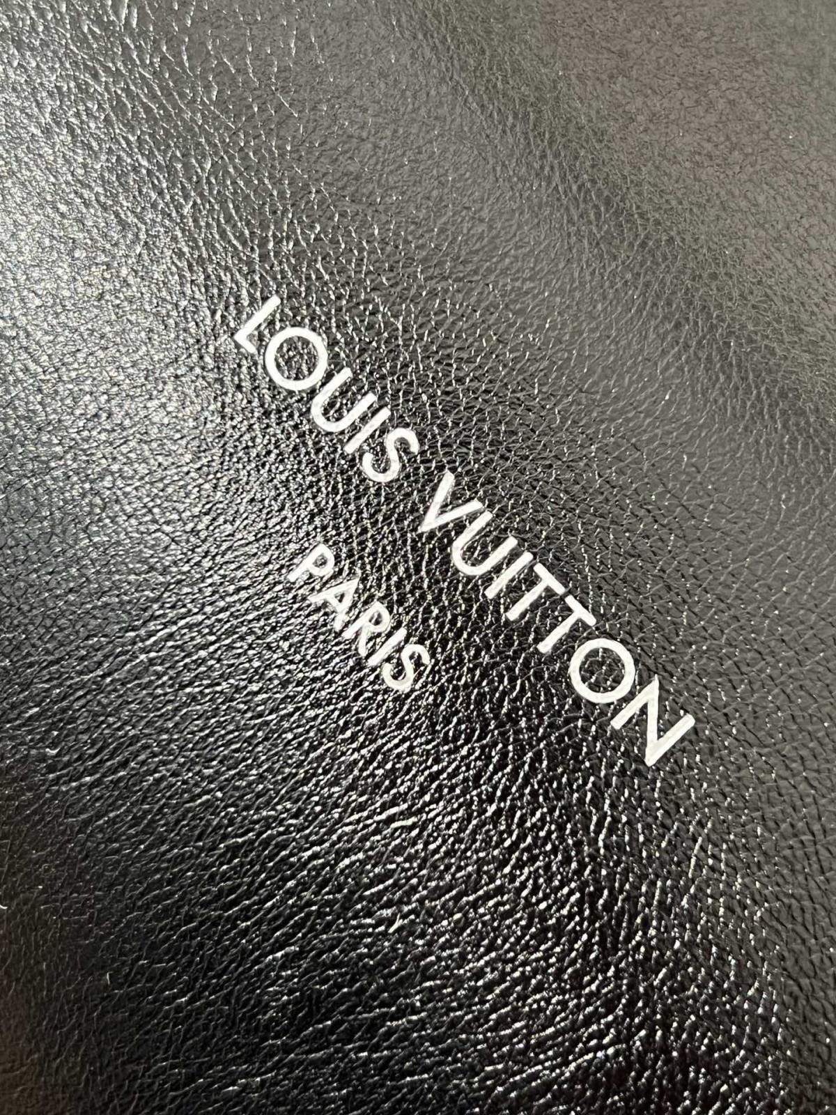 Shebag Louis Vuitton M25143 CARRYALL DARK medium size full review over 300 photos (2024 Sep updated )-Best Quality Fake designer Bag Review, Replica designer bag ru Shebag Louis Vuitton M25143 CARRYALL DARK medium size full review over 300 photos (2024 Sep updated )-Best Quality Fake designer Bag Review, Replica designer bag ru