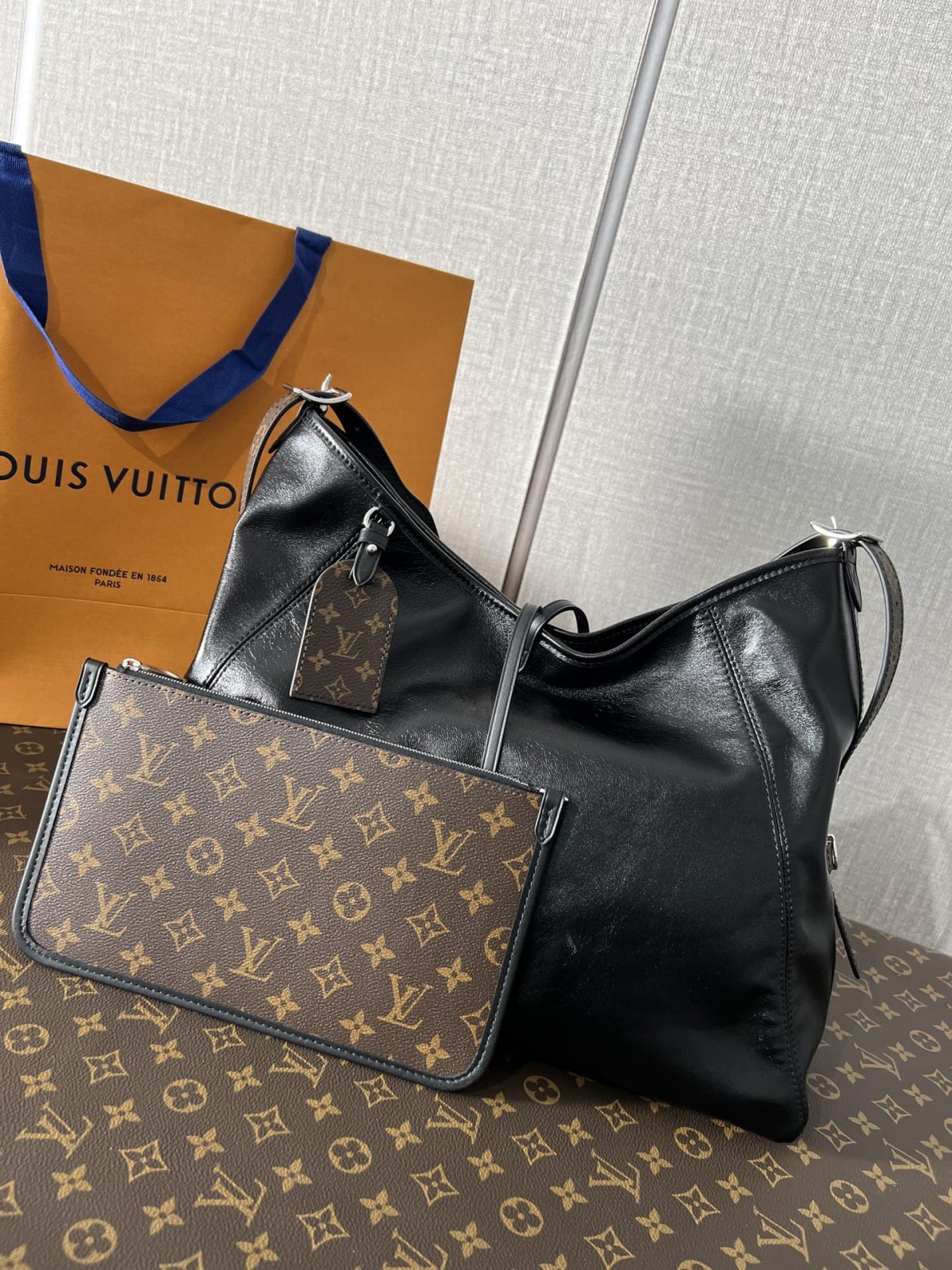 Shebag Louis Vuitton M25143 CARRYALL DARK medium size full review over 300 photos (2024 Sep updated )-Best Quality Fake designer Bag Review, Replica designer bag ru Shebag Louis Vuitton M25143 CARRYALL DARK medium size full review over 300 photos (2024 Sep updated )-Best Quality Fake designer Bag Review, Replica designer bag ru