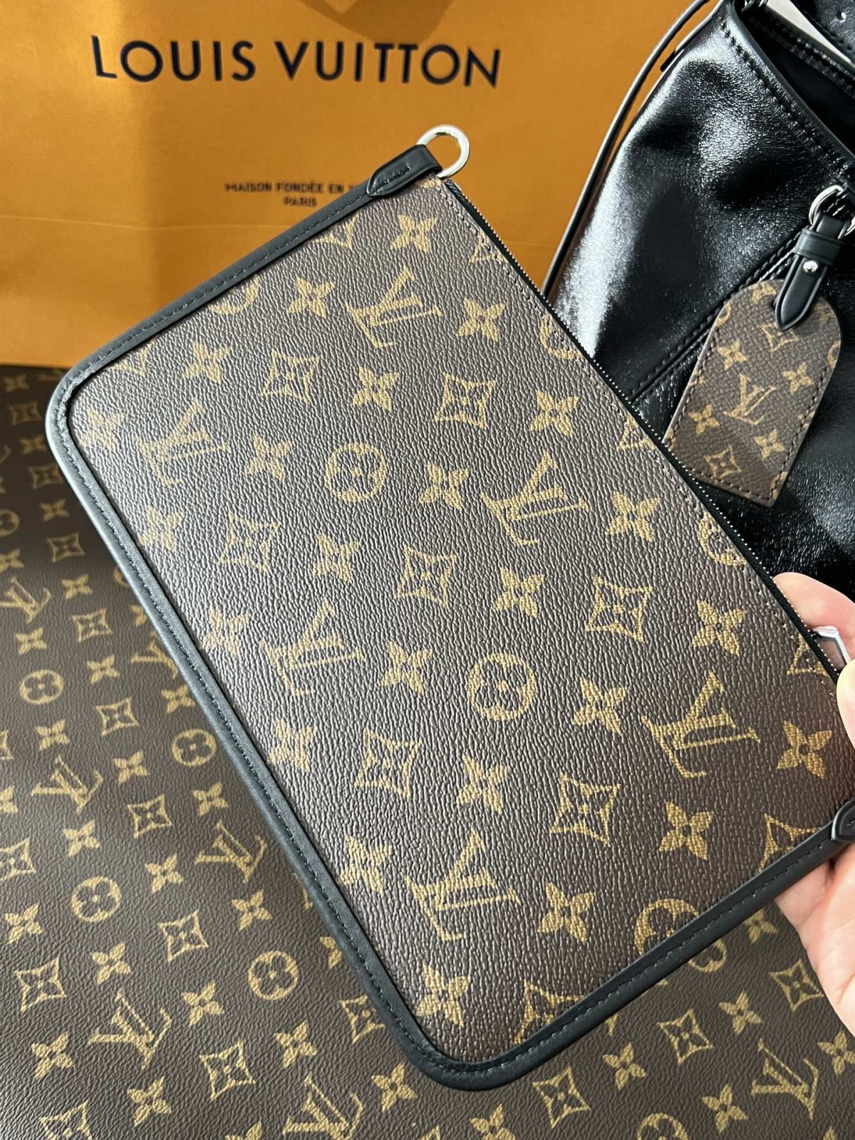 Shebag Louis Vuitton M25143 CARRYALL DARK medium size full review over 300 photos (2024 Sep updated )-Best Quality Fake designer Bag Review, Replica designer bag ru Shebag Louis Vuitton M25143 CARRYALL DARK medium size full review over 300 photos (2024 Sep updated )-Best Quality Fake designer Bag Review, Replica designer bag ru