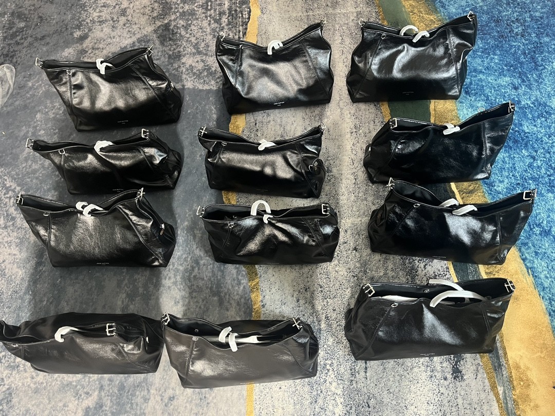 Shebag Louis Vuitton M25143 CARRYALL DARK medium size full review over 300 photos (2024 Sep updated )-Best Quality Fake designer Bag Review, Replica designer bag ru Shebag Louis Vuitton M25143 CARRYALL DARK medium size full review over 300 photos (2024 Sep updated )-Best Quality Fake designer Bag Review, Replica designer bag ru